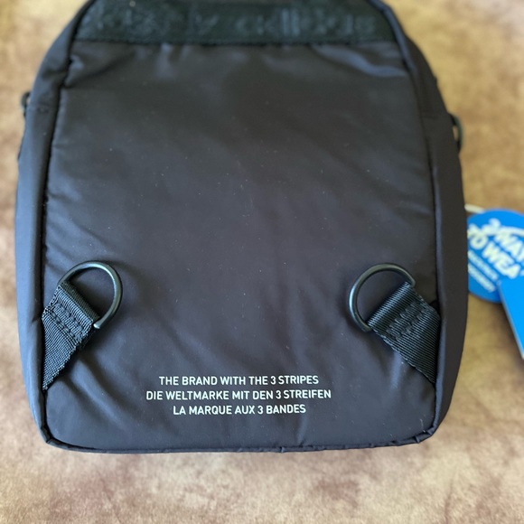 ADIDAS ORIGINALS NWT AUTHENTIC BLACK MICRO CROSSBODY & BACKPACK ALL IN ONE - Picture 13 of 15